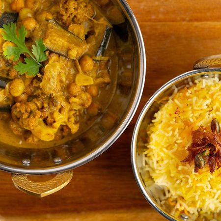 Four Seasons Hotel Riyadh Riade Exterior foto A vegetarian biryani