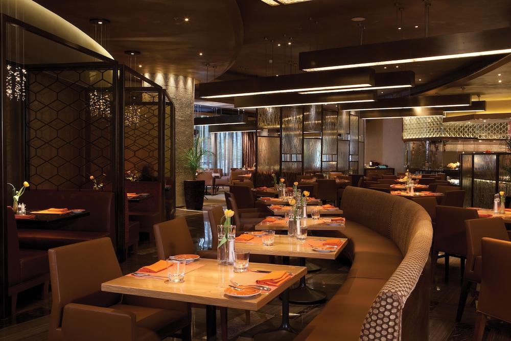 Four Seasons Hotel Riyadh Riade Exterior foto Interior of a restaurant