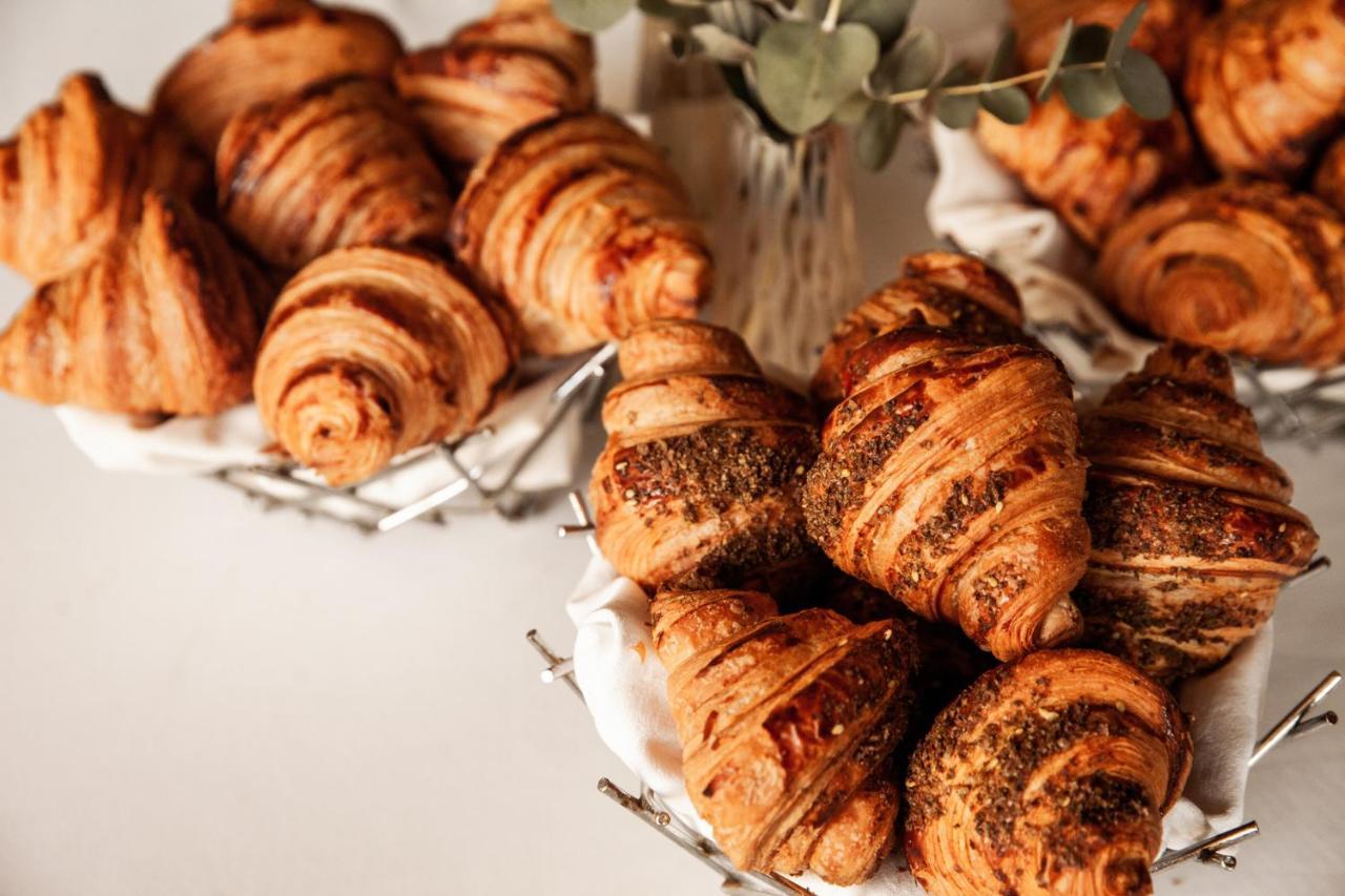 Four Seasons Hotel Riyadh Riade Exterior foto Croissants