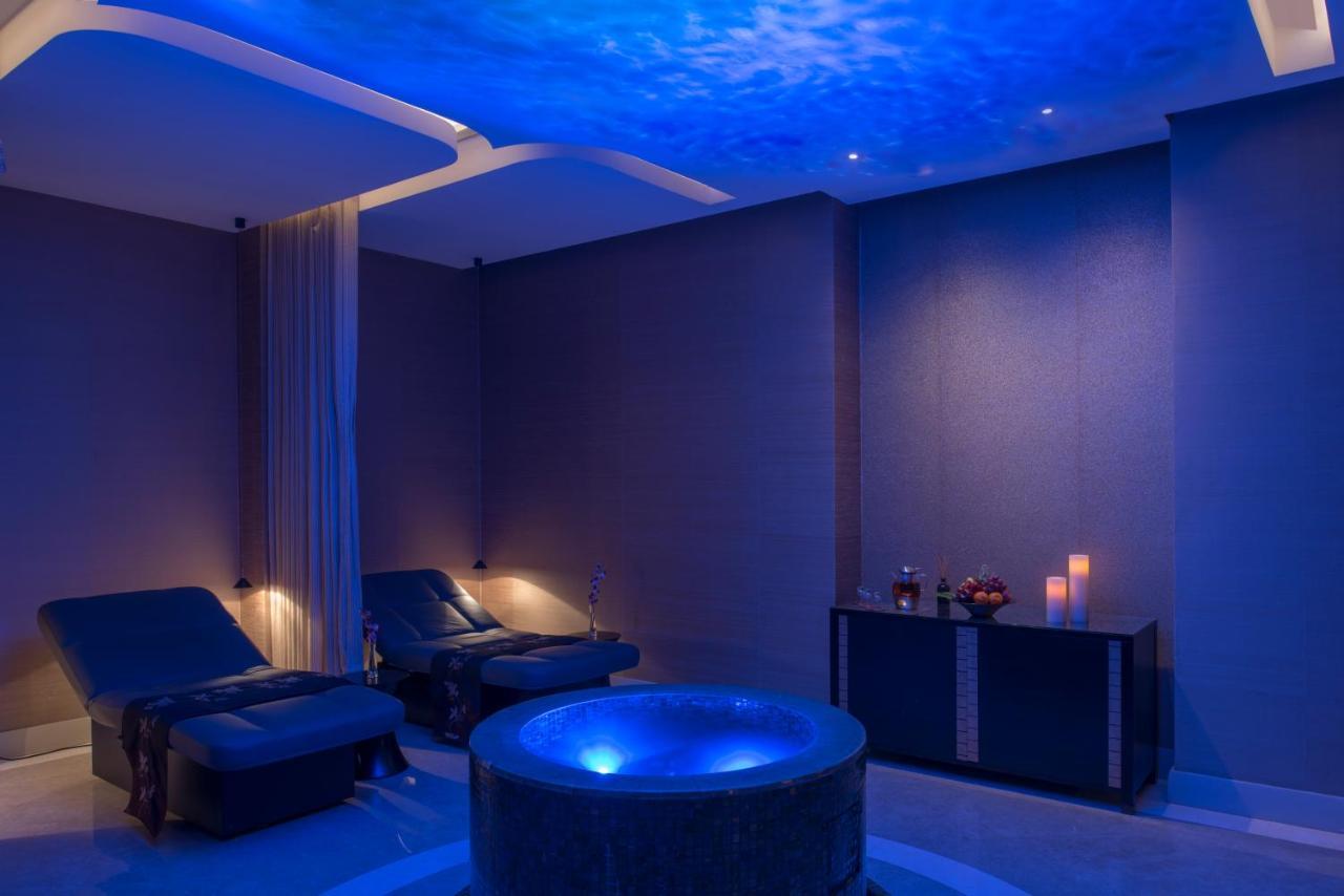 Four Seasons Hotel Riyadh Riade Exterior foto The spa at The Dorchester