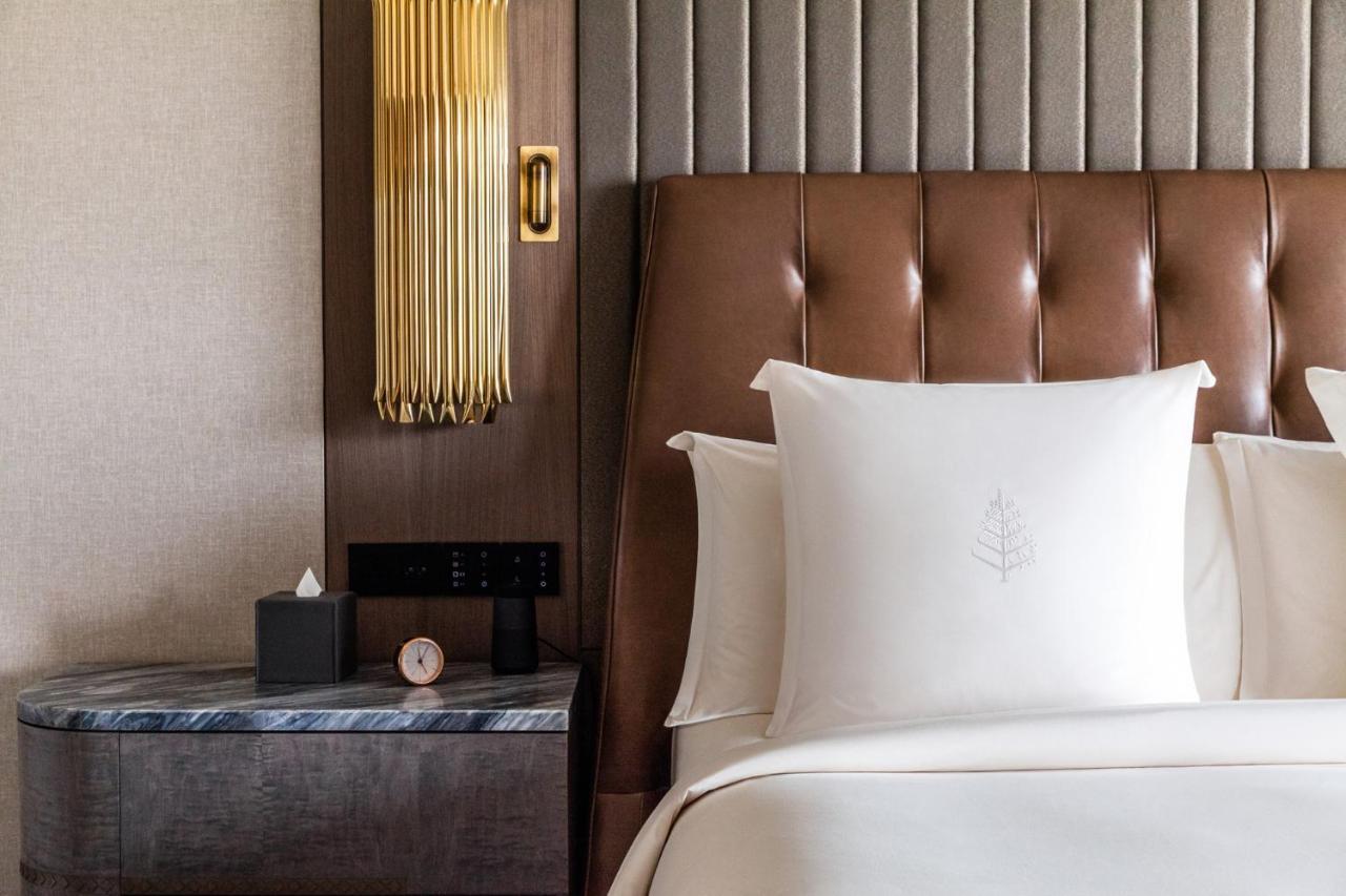 Four Seasons Hotel Riyadh Riade Exterior foto A bed at The St. Regis